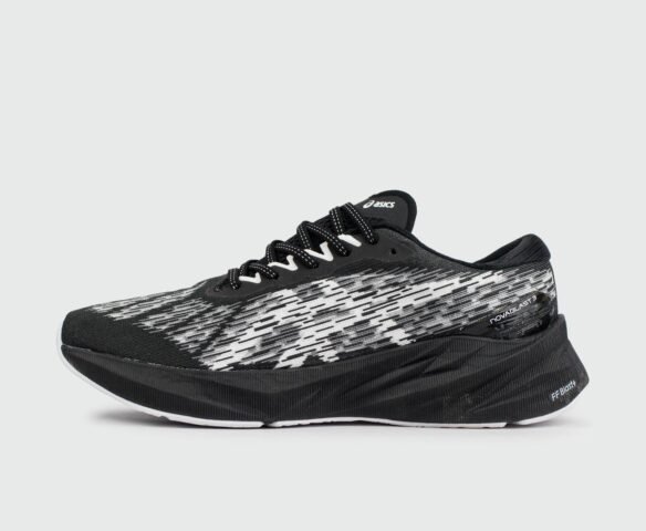 Asics Novoblast 3 TR Black Wh.