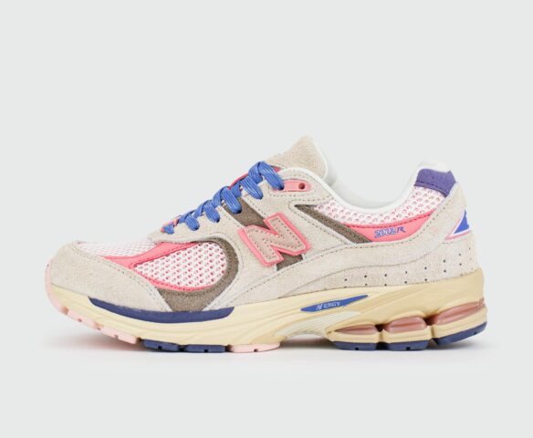 New Balance 2002R Grey / Pink