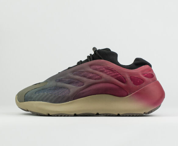 Adidas Yeezy Boost 700 v3 Fade Carbon