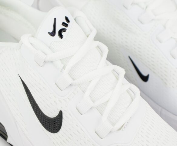 Nike Air Max 270 GO Triple White. Вид 5